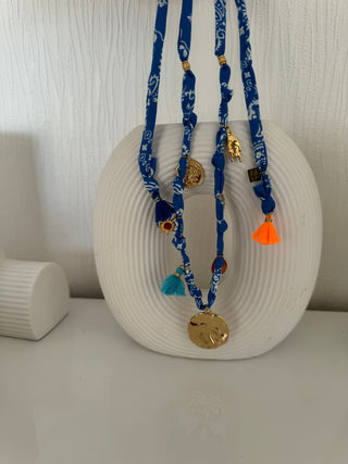 Collier tissu bleu