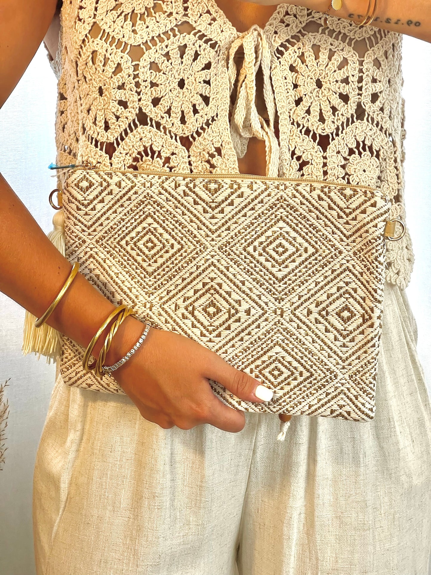Pochette dorée et beige