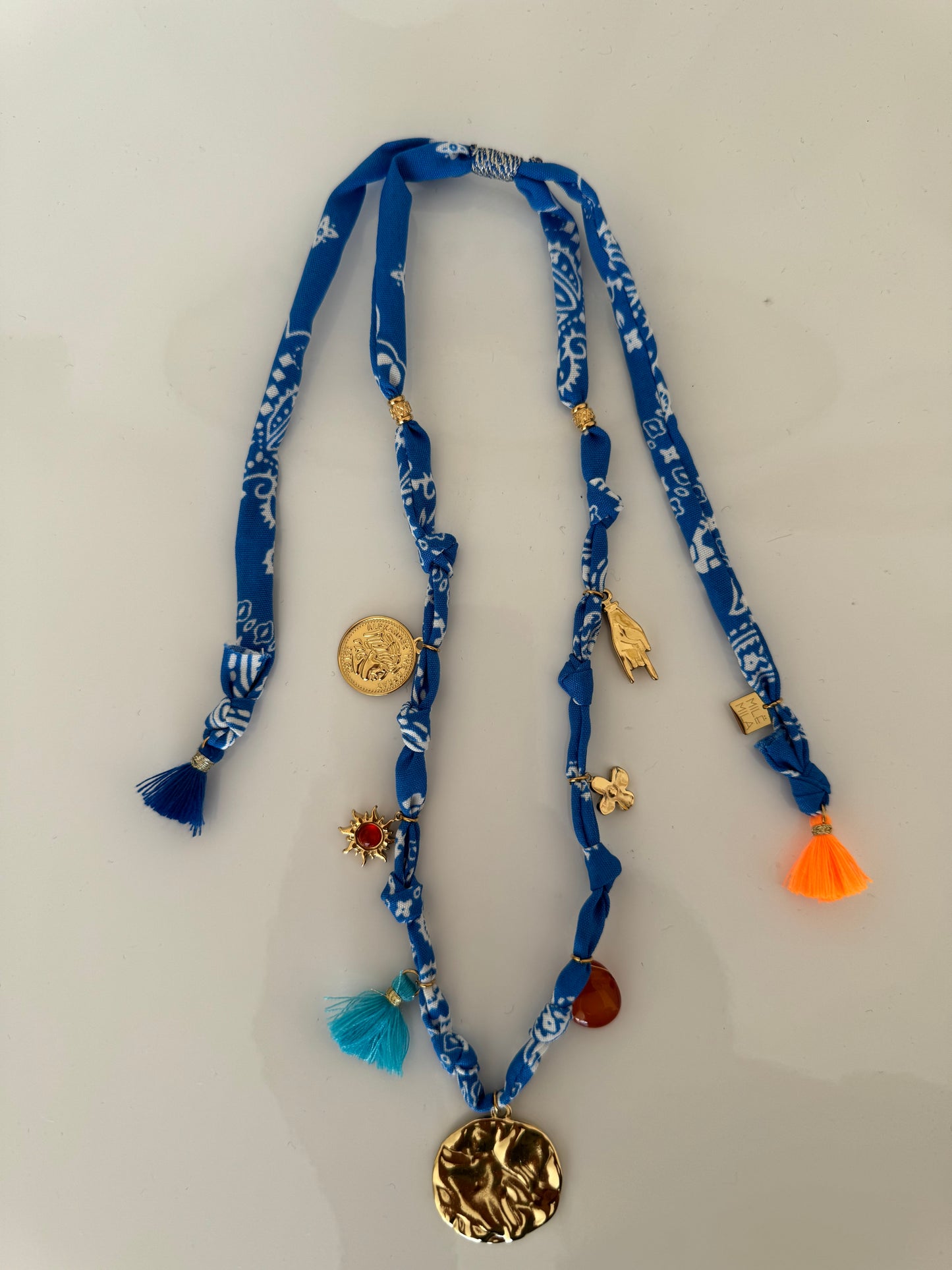 Collier tissu bleu
